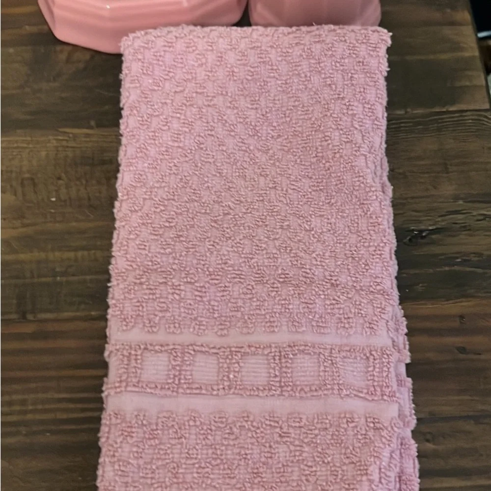 Vintage pink soap dish, toothbrush holder, hand towel and one bath towel